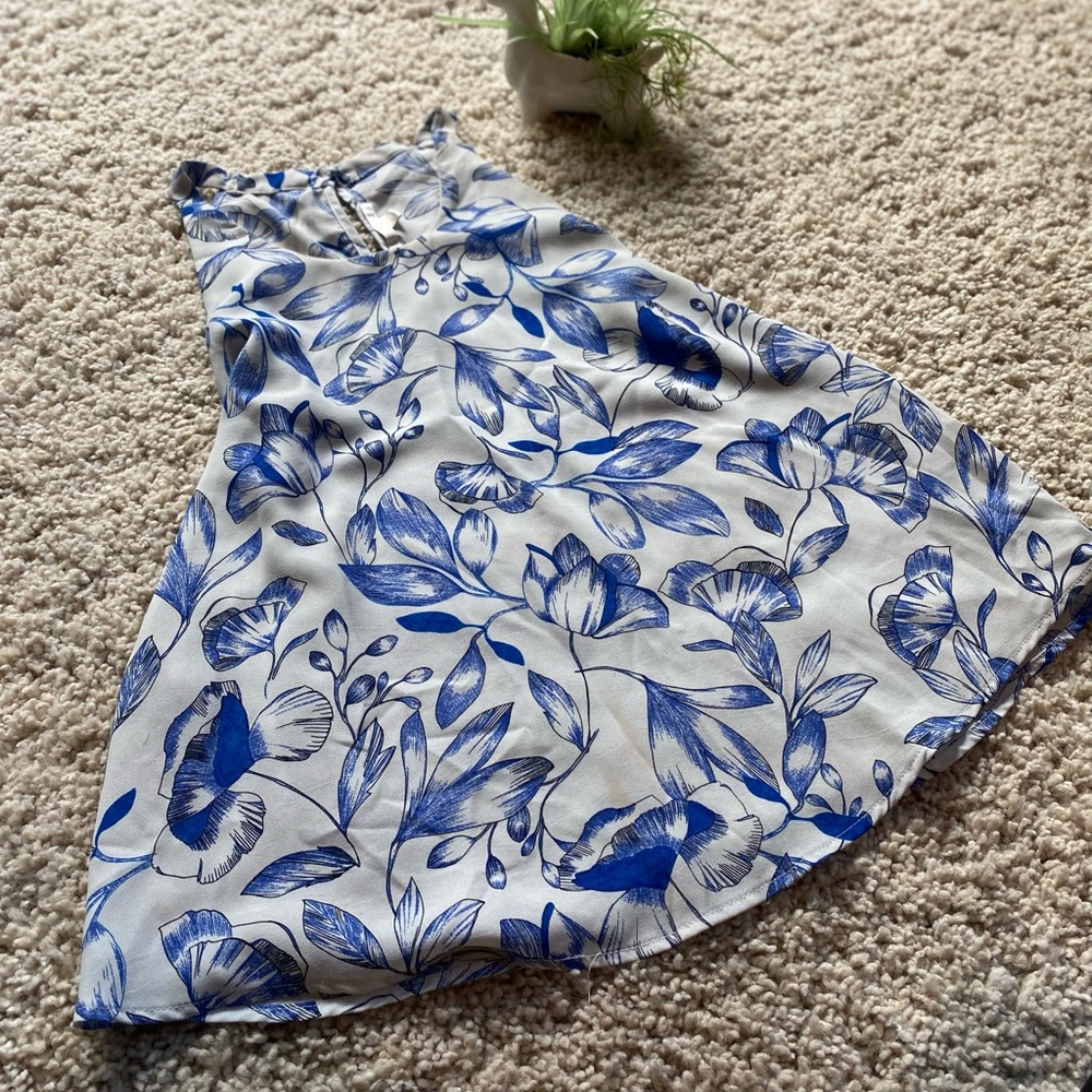 Very simple and chic casual floral navy blue top